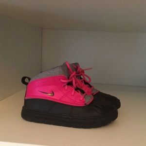 Nike Girl Woodside Chukka Boot